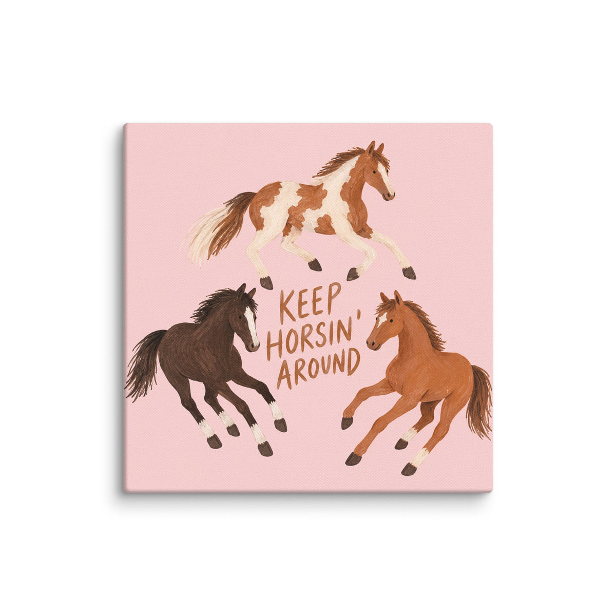 Leinwand mit drei handgezeichneten Pferden und Schriftzug Keep Horsin’ Around auf hellrosa Hintergrund